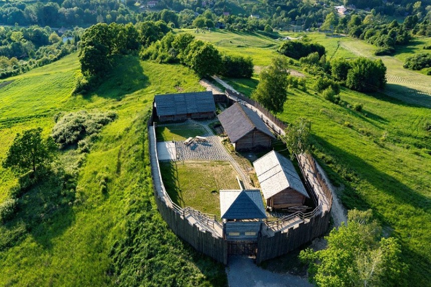 Wycieczka do Osady Słowiańskiej gr. 3, 7, 8, 9