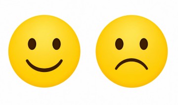 Dwie proste emotki jedna wesola usmiechnieta buzka i jedna smutna buzka zolte okragle emotikony prosty styl czyste tlo idealne dla przedszkola bez tekstu
