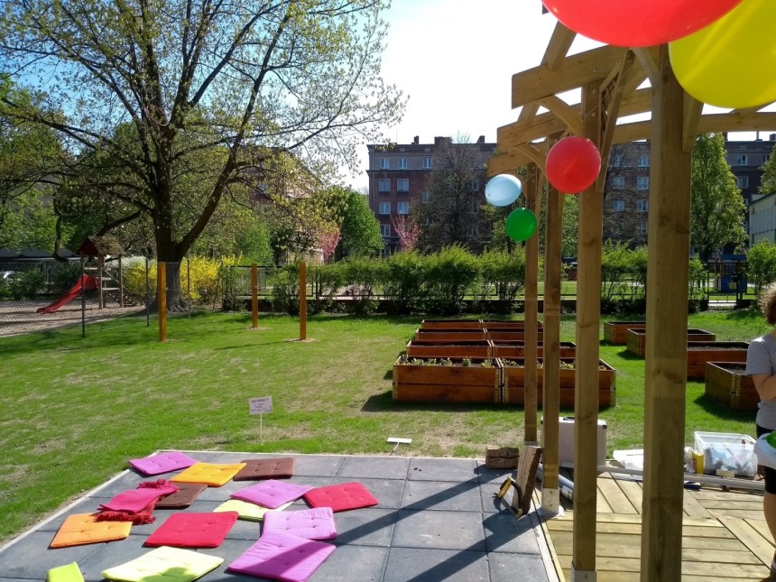 Zabawy w ogrodzie przedszkolnym gr. 1